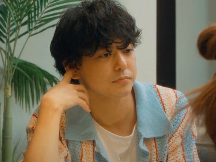 【写真・画像】29歳俳優、美女とベランダでチルタイム中に彼女が他の男性と帰宅…まさかの光景に動揺「どういうことかよくわからない」　1枚目