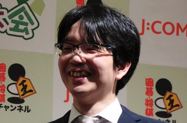 豊島将之九段「藤井さんと指すのが楽しいと言えたらかっこいいけど…」小学生からの質問にタジタジ 大会PRでお笑いコンビ・錦鯉と共演