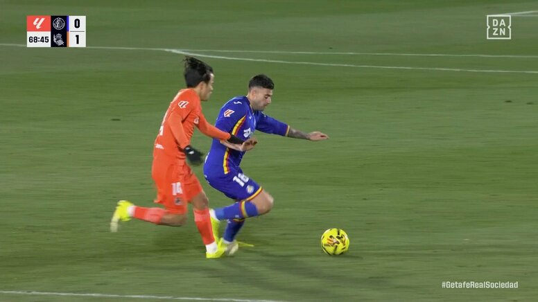 「やっぱ別格」久保建英、元同僚への猛烈鬼プレスでミス誘発→決定機演出「気持ち入ってる」絶対に前を向かせない密着ハードディフェンスで「隠れアシスト」未遂