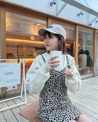 「ずば抜けてかわいい」「一緒にお出かけしたい」川口葵の“遠くを見つめるオフショット”に絶賛の声