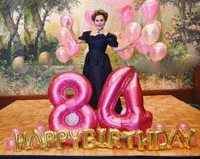 デヴィ夫人『お誕生日のお祝いのお花がたくさん♪』