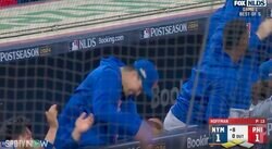 ベンチで何やってんだ？ 千賀滉大が「暴れすぎ」 喜びすぎて様子がおかしくなる「右手大丈夫かよw」