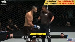 立ち上がったけど“歩けない”…重量級「フルスイング合戦」の衝撃結末