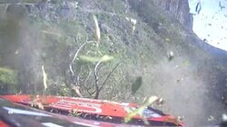 あわや崖下転落！ 世界ラリー、ガードレールを突き破る危機一髪の瞬間 ドライバーも慌てて退散「木があって幸運だった」X騒然