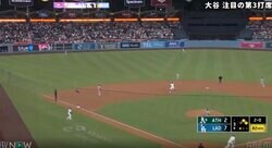 え、入った…？ 大谷翔平、軽く振って“まさかの光景”「ありえない」「ウソだろw」 驚愕の“逆方向アーチ”→野手の上を爆速通過「着弾するとは…」