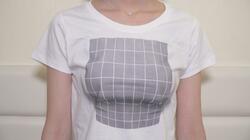 着るだけで胸が大きくなる？ 話題のTシャツとは