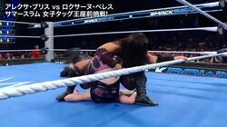 何が起こった？ 流血の美女レスラー、屈辱すぎる“お尻丸め込み”に呆然…ファンも悲鳴「そんなのあり？」