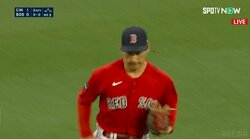 吉田正尚、守備でも魅せた！痛烈ライナーを地面すれすれスライディングキャッチに地元ファン大興奮