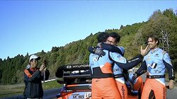 ラリージャパンで劇的幕切れ…大クラッシュに「全てを悟った」 王者決定後“仲間”と感動的光景「想定外で言葉がない」