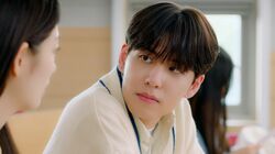 DAY6ウォンピルが優しい先輩役で登場！泥酔したヒロインとの衝撃の出会い…IZ*ONEのカン・ヘウォンも出演『不良に惚れた時』1＆2話