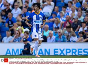 「三笘推しハンパねぇ」三笘薫の「英代表DF突破シーン」をブライトンが「別アングル公開」! 「ピッチ横」からの動画にファン興奮