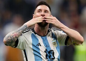 「敗退後、残りの試合を見るか迷っていたが…」メッシの衝撃パフォにイングランドMFも驚きを隠せず！「35歳であのレベル」【W杯】