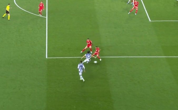 【写真・画像】「なんだ今の…」「変態すぎる」元プレミアMVP、神戸戦の“神業トラップ”にファン驚愕！「マフレズうますぎて笑う」【ACLE】　1枚目