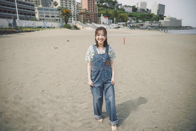 TBS3年目・南後杏子アナ、『B.L.T.9月号』グラビア企画に登場 熱海への“小旅行”でリラックスした様子も 3枚目