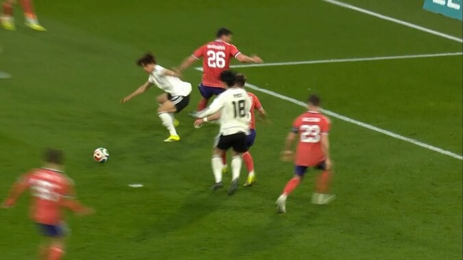 「W杯に呼んでくれ」“異色のFW”塩貝健人、日本代表デビュー戦で即アシスト！伊東純也の決勝点を生んだ“極上タッチ”にSNS沸騰「引っ張られながらよく落とした」 4枚目