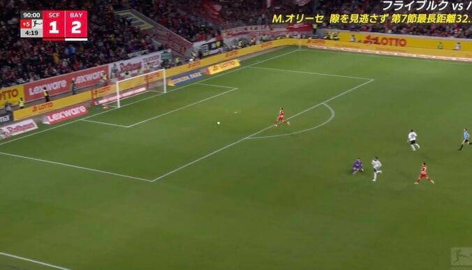 スタジアム騒然！ 新怪物・オリーセ、確信歩き…“衝撃の約33メートル超ロングシュート”「見てないw」「カッコよすぎん？」相手GKの隙を見逃さない→ガラ空きゴールを射抜く一撃 4枚目