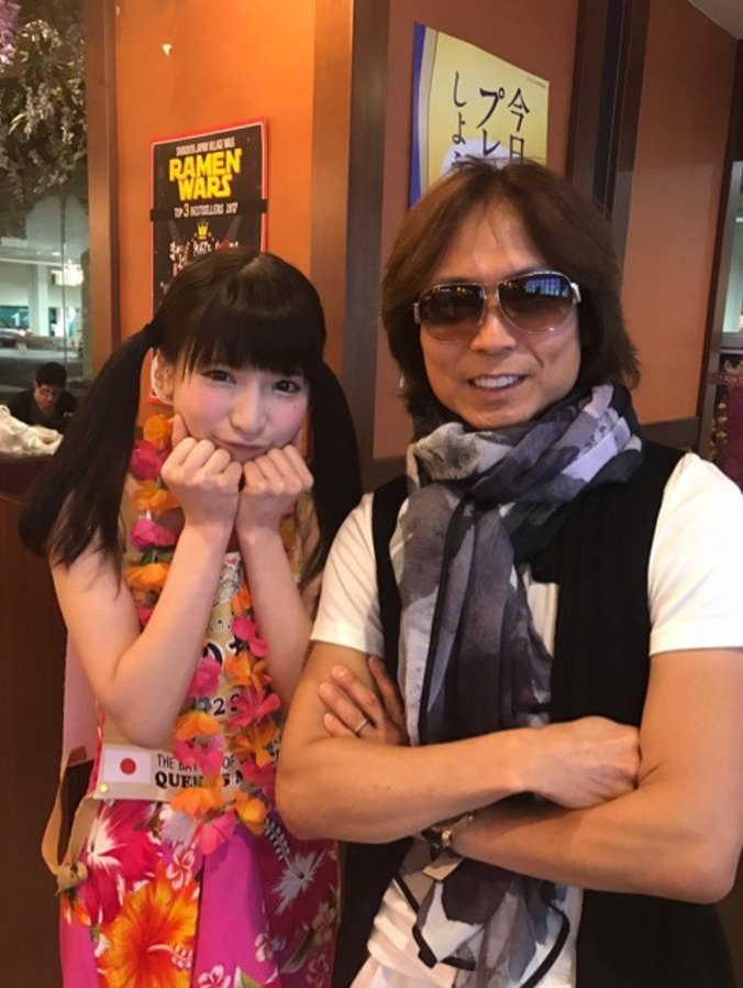 もえあず、「爆食女王」3連覇　キャラ発掘の恩師・つんく♂と2shot 2枚目