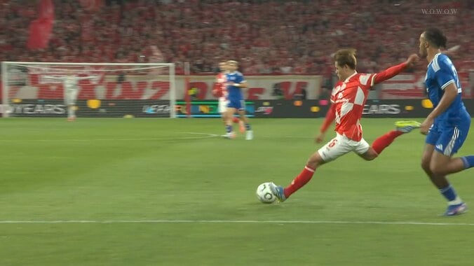 「カイシュー・サノ！」現地実況も虜にした衝撃ミドル…佐野海舟が「ワンダフルゴール！」サポーターは総立ちで熱狂 2枚目