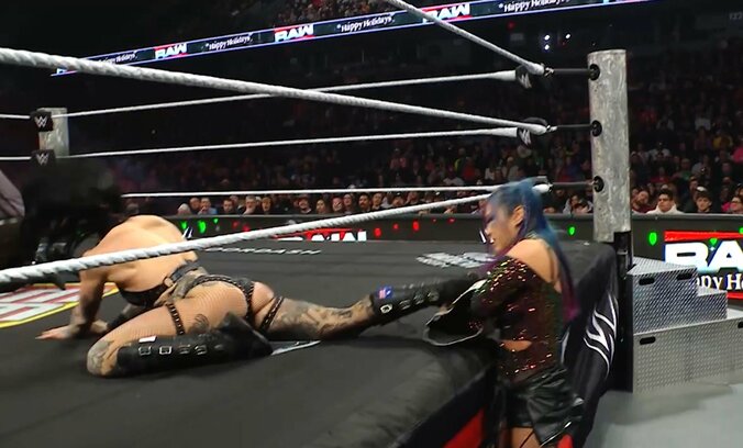 リアの足を引っ張って転倒させるカイリ