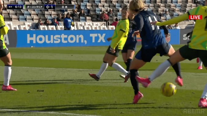 えっ、触ったの？ なでしこジャパンFWの“超反応おしゃれフリック弾”に驚愕！「田中碧みたい」「めっちゃうまい」田中美南がスーパーゴール 5枚目