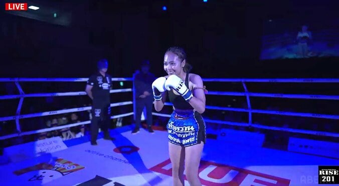 「色っぽ」「かわわ」23歳で通算52勝、タイの“美女刺客”ファイターが登場→衝撃KO負け まさかの結末に「泣いちゃいそう」驚きと心配の声 4枚目