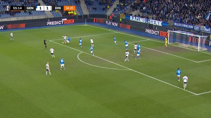 嘘だろ？伊東純也、まさかのPK献上「無理しちゃった」レフェリーの目の前で相手を転倒させる痛恨プレーの瞬間 5枚目