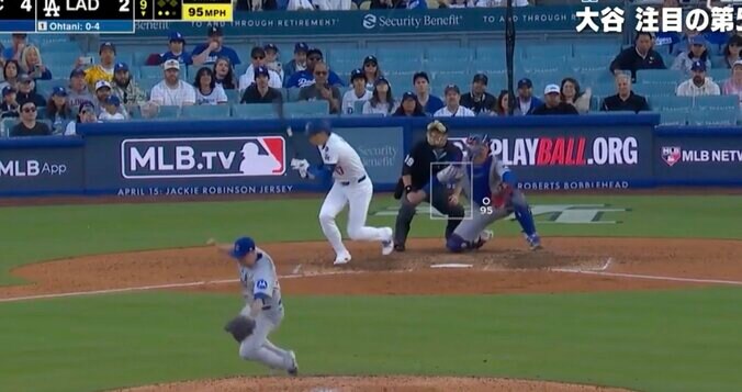 【写真・画像】衝撃！ 大谷翔平、カッコ良すぎる“変態片手打ち”「マジかよ」「すごい音だな」 バットを折りながら“技ありヒット”「打撃はパワー」　1枚目