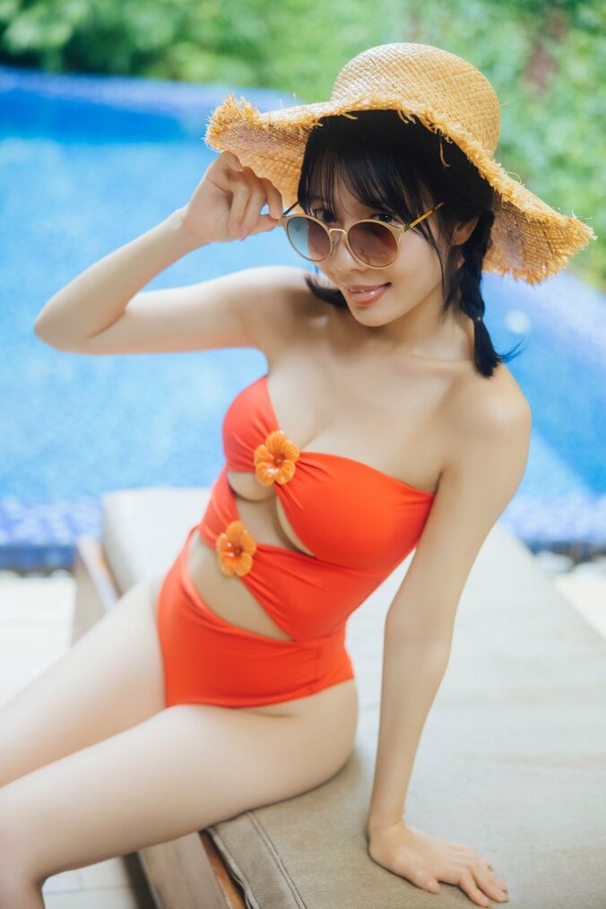 #2i2・奥ゆい、黒髪の清楚さと金髪の大胆な瞬間が共存する1st写真集 先行カット公開 2026年3月25日発売 5枚目