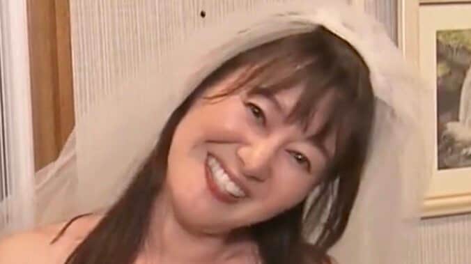 【写真・画像】元NHK・竹中知華アナ（44）が白ドレス姿で“疑似結婚式” 男性ファンの笑顔に千鳥ノブ爆笑「この世の春やん！」　1枚目