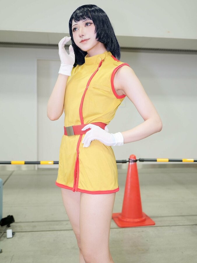 【写真・画像】片足立ちが美しい『NieR:Automata』2Bのコスプレ、シルエット再現のためスカートの内側に入れたものは？　1枚目