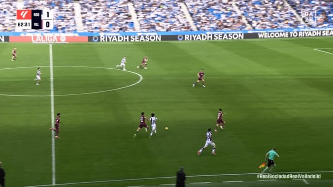 久保建英が「まるでメッシやサラー！」“急加速ドリブル”に海外ファンも驚愕「日本の魔法使い」「とてつもなく速い」敵２人をぶち抜いて50mを走破した瞬間 4枚目