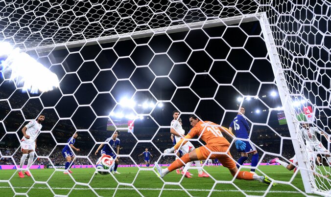 日本W杯最速の歴史的一撃！鎌田大地の“芸術的バックヒール弾”が「オシャレすぎる」「相手は腹立つやつw」SNS沸騰 2枚目