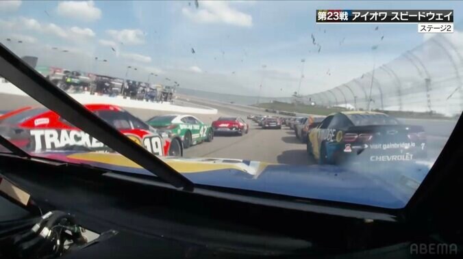 ウソだろ…車で体当たりする“喧嘩上等バトル”に「ハッハッハ」「どかされてるw」実況＆視聴者も“笑劇” 2枚目