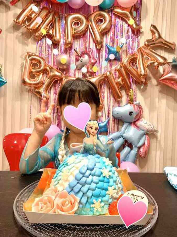  飯田圭織、オーダーメイドした娘の誕生日ケーキを公開「娘の希望を伝えてデザイン」  1枚目