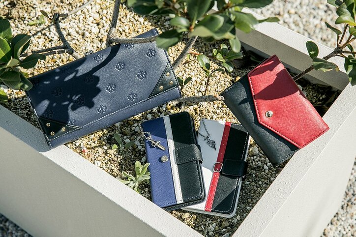 アニメ『K RETURN OF KINGS』伏見猿比古と八田美咲イメージのコラボアイテムが登場！　冬パンプスが普段使いにぴったり