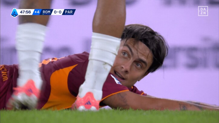 鈴木のセーブにディバラも思わず苦笑い