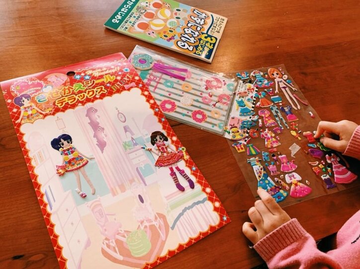 水嶋ヒロ、娘に“怒られた”シール遊びを明かす「むずかしいね」