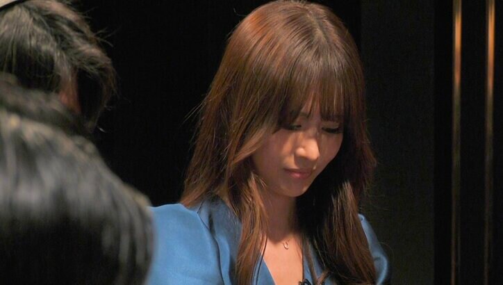 【映像】「怖いっす」最強ポーカー美女の“鋭い視線”