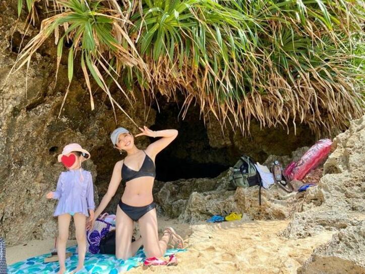  PINKY、沖縄旅行中の水着ショットを公開「今年も楽しかった」 