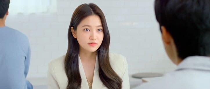 過去に戻る方法を見つけたハリン(Red Velvetイェリ)、ソジュン(PENTAGONホンソク)の真実を探るためもう一度高校時代へ…韓流ドラマ『ブルーバースデー』