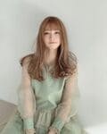ゆる巻きヘアの生見愛瑠が「透明感やばあ」「妖精みたい」と話題