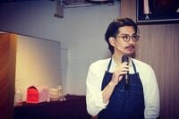 「かっこいい」「素敵です」三浦翔平のダンディな口ひげ＆エプロン姿にファン称賛