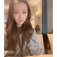 クリスマスは何しようかな？ 板野友美、アンニュイな表情のプライベートショット披露