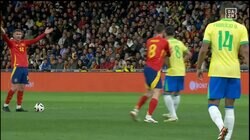 やられたらやり返す！スペイン代表が危険タックルで倒されてブチギレ、報復のど突きをかまして一触即発！選手が入り乱れ主審に詰め寄り...各所で諍い合うカオスなバチバチシーン「親善試合とは思えん」