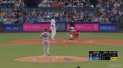 大谷翔平に対する“際どい判定”が物議「ボールやろ」「入ってない」本人も首をかしげて…不満をあらわにした瞬間