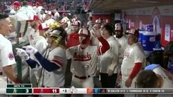 ファンも言われたい！大谷翔平、6号2ランの直後に仲良し選手へ優しい笑顔で「ありがと」指ツンツンのいちゃいちゃシーン