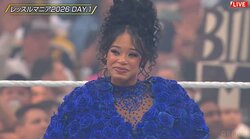 女子レスラー、リング上でドレス脱ぎ捨て“ポッコリ”お腹を披露 妊娠発表を5万人の大観衆が祝福