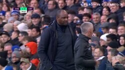 まるでプロレスラーのようなガタイ…レジェンド・ヴィエラに抗議されたアシスタントレフェリーがビビる「でけぇよ」「怖いわw」