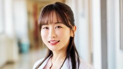 “同人グラビアの女神”いくみ、“保健の先生”テーマのグラビア披露 『週刊SPA！』登場