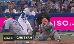 もうワケわからん！フリーマン、想定外の謎打法で“まさかの光景”「どんな打ち方」手首だけで打った“強烈な打球”が話題に「天才すぎる」